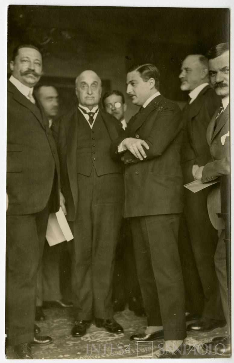 Conferenza internazionale di Losanna per la pace con la Turchia: partecipanti ritratti in gruppo, 1922 - 1923 (fotografo sconosciuto)