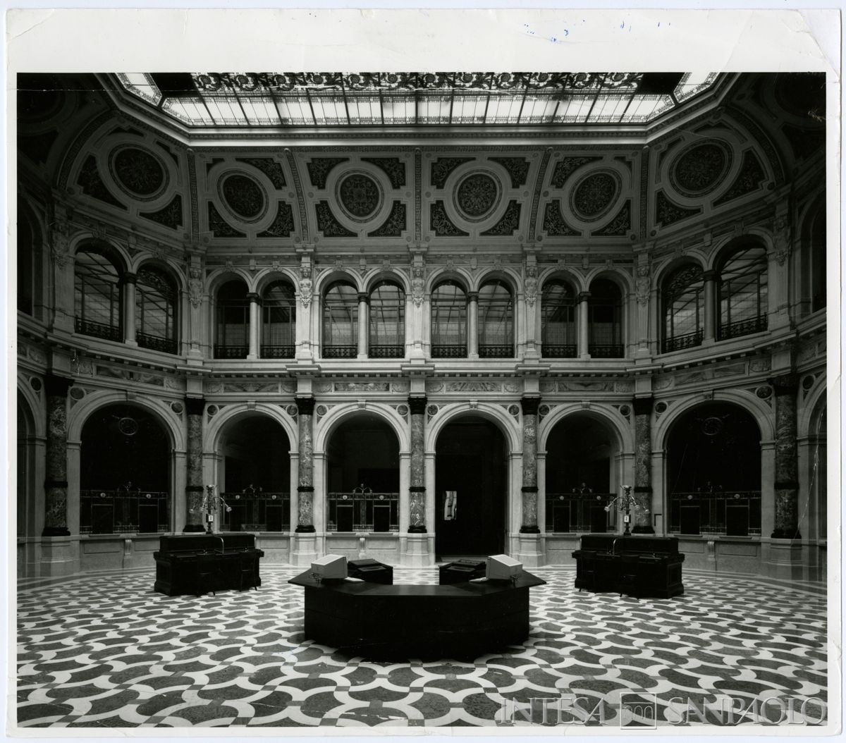 Palazzo di piazza della Scala 6, salone A, anni Novanta (foto di Immagine S.a.s)