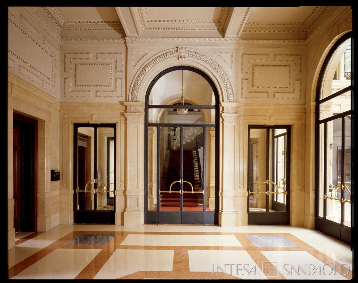 Palazzo di piazza della Scala 6, vestibolo antistante il salone A, marzo 1990 (Gabriele Basilico)
