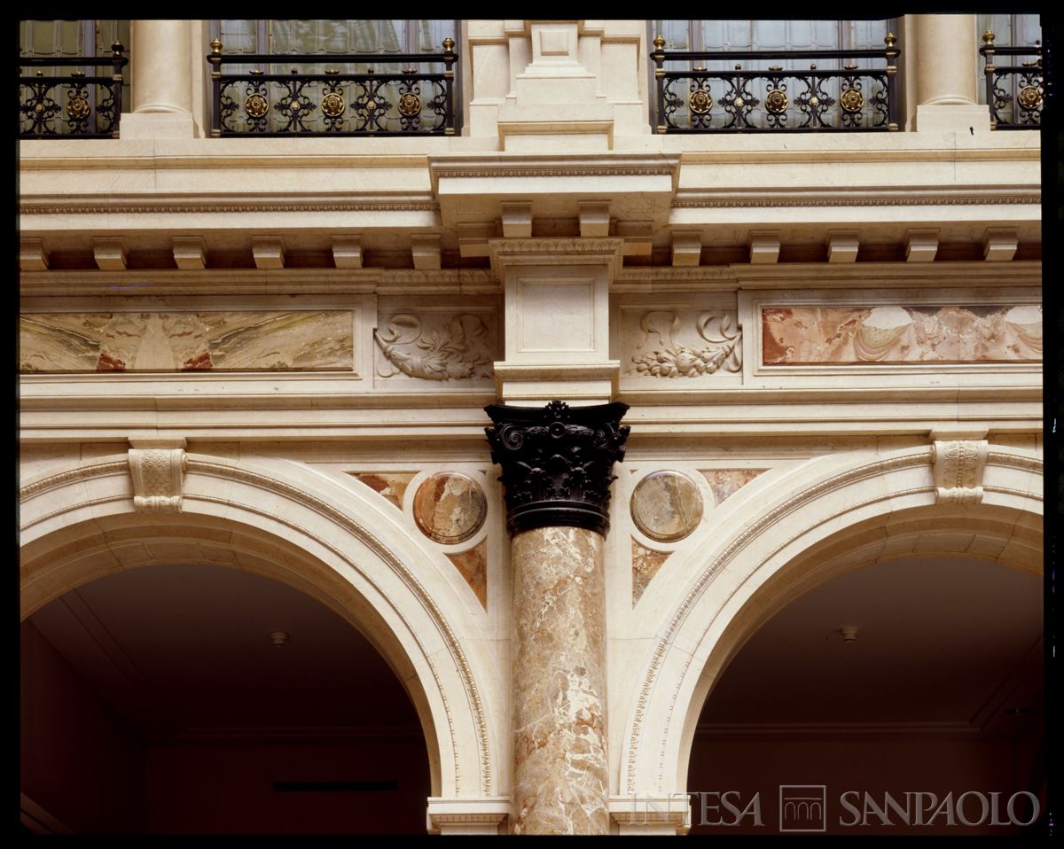 Palazzo di piazza della Scala 6, particolare decorativo del salone A, marzo 1990 (Gabriele Basilico)