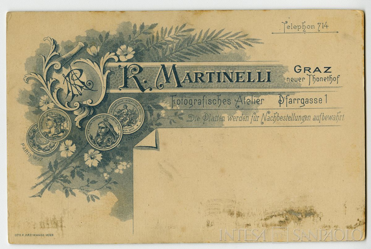 Ritratto di personaggio n.i. [probabilmente un membro della famiglia Tami Petronio], primi anni del 1900, (foto di R. Martinelli - Graz) (verso)