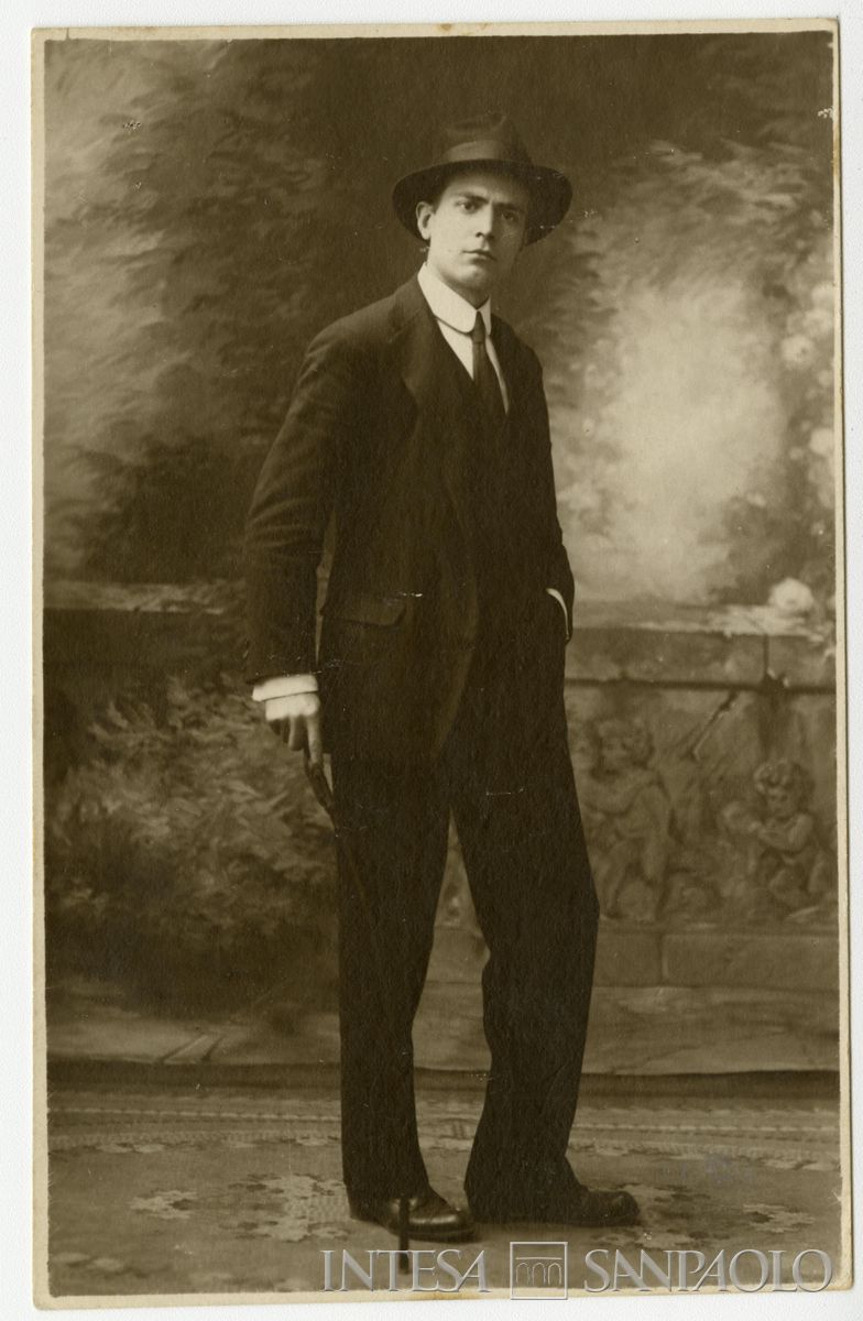 Mattioli a venticinque anni, Milano, luglio 1920 (fotografo Attilio Badodi)