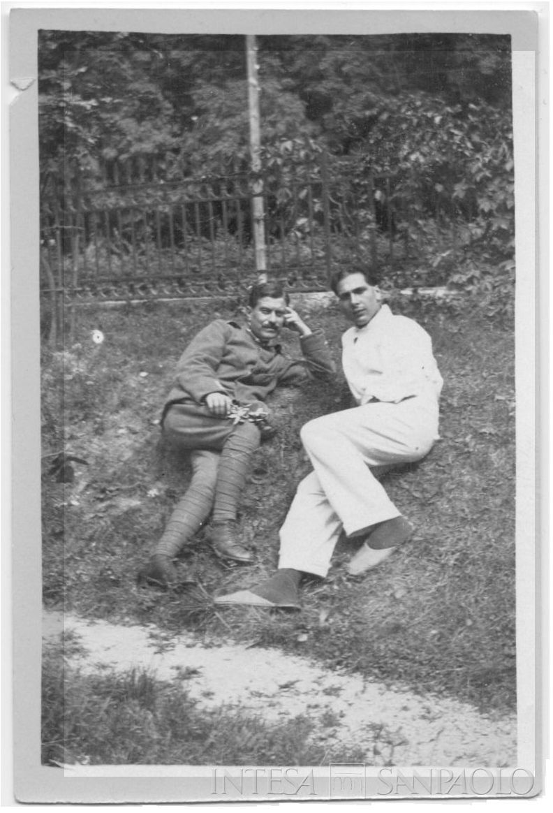 Soldati in convalescenza su un prato, 1917 circa (fotografo sconosciuto)