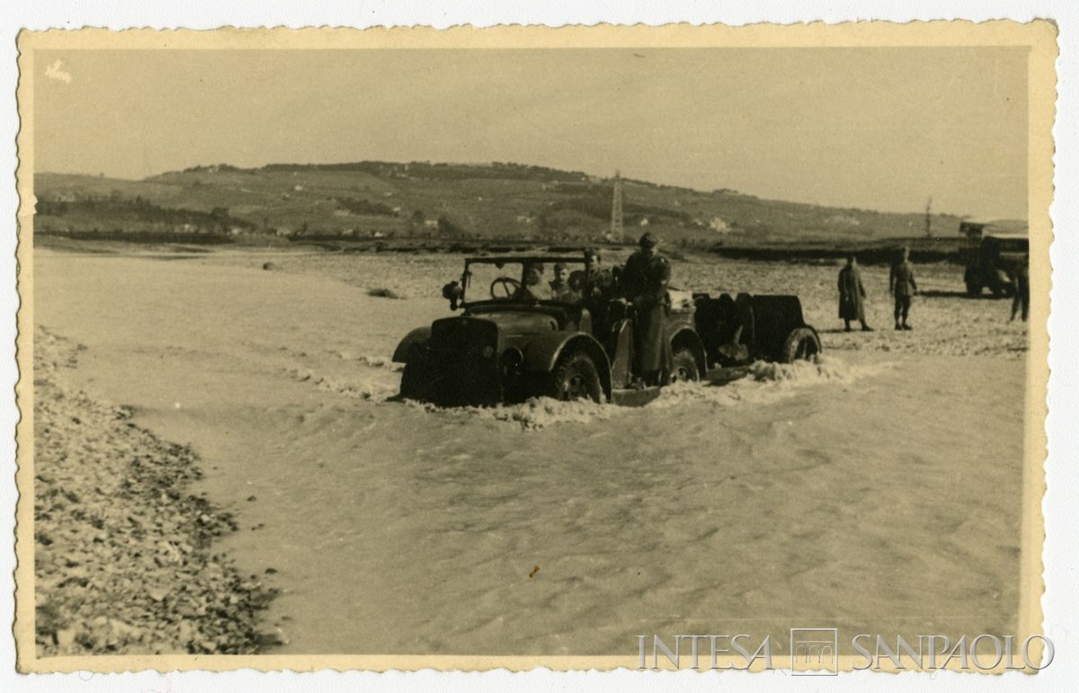 Guado da parte di mezzi militari, 1915-1918 (fotografo sconosciuto)