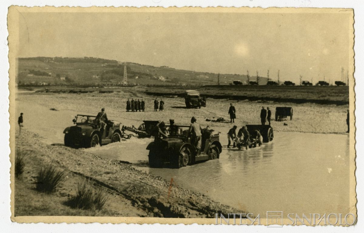Guado da parte di mezzi militari, 1915-1918 (fotografo sconosciuto)