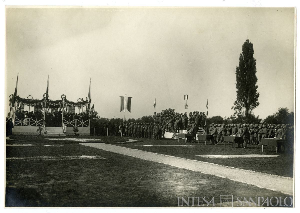 Celebrazione ufficiale: veduta complessiva, novembre 1918, (8a squadra fotografica da montagna - 6a armata)