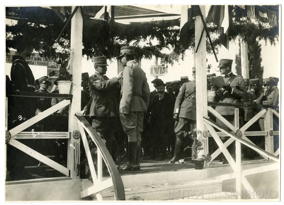 Celebrazione ufficiale: assegnazione di medaglie, novembre 1918, (8a squadra fotografica da montagna - 6a armata)