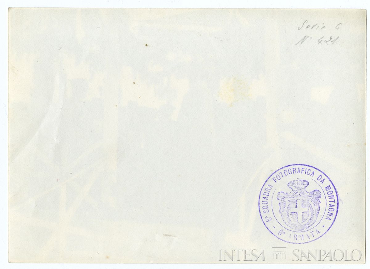 Celebrazione ufficiale: assegnazione di medaglie, novembre 1918, (8a squadra fotografica da montagna - 6a armata) (verso)