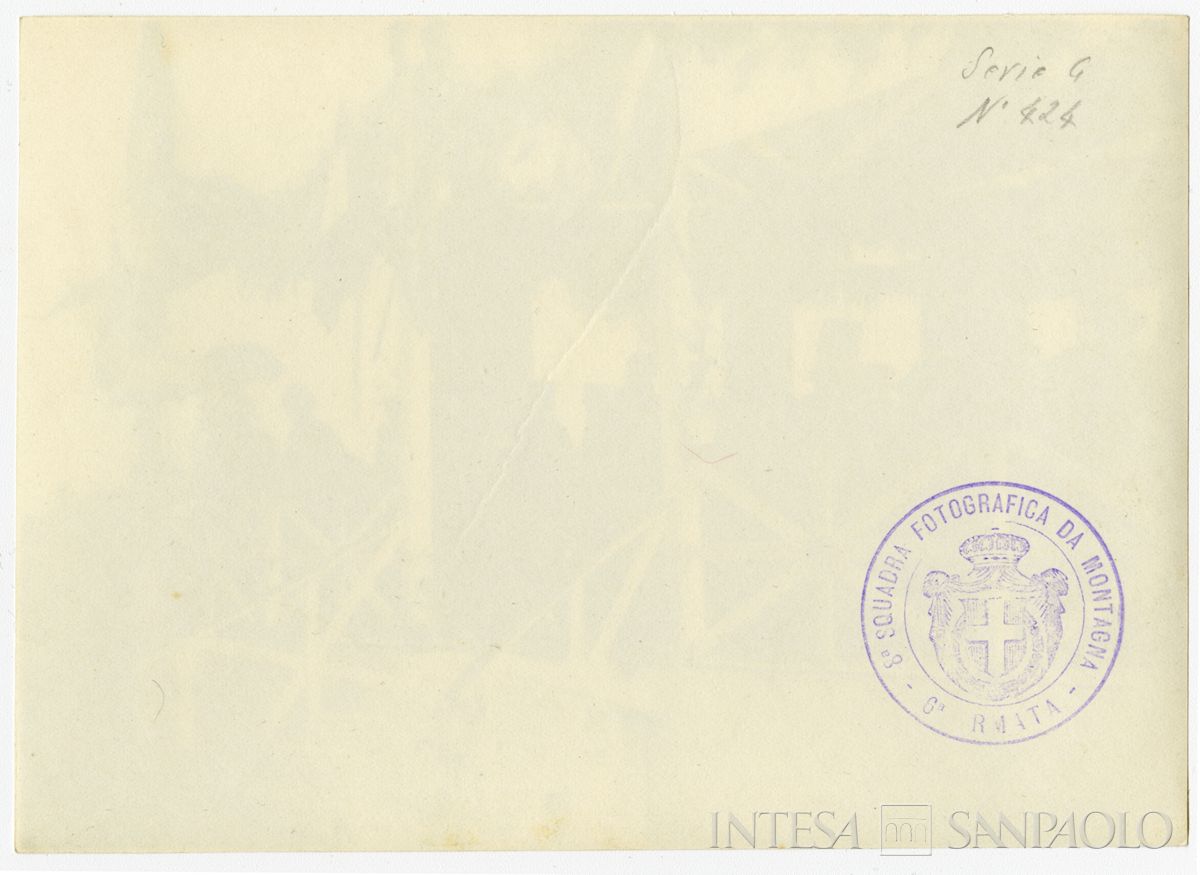 Celebrazione ufficiale: altra veduta del baldacchino per le autorità, novembre 1918, (8a squadra fotografica da montagna - 6a armata) (verso)