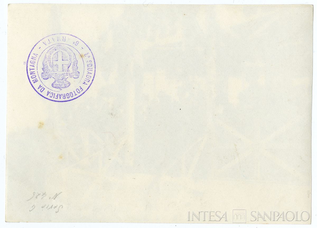 Celebrazione ufficiale: veduta laterale ravvicinata del baldacchino per le autorità, novembre 1918, (8a squadra fotografica da montagna - 6a armata) (verso)