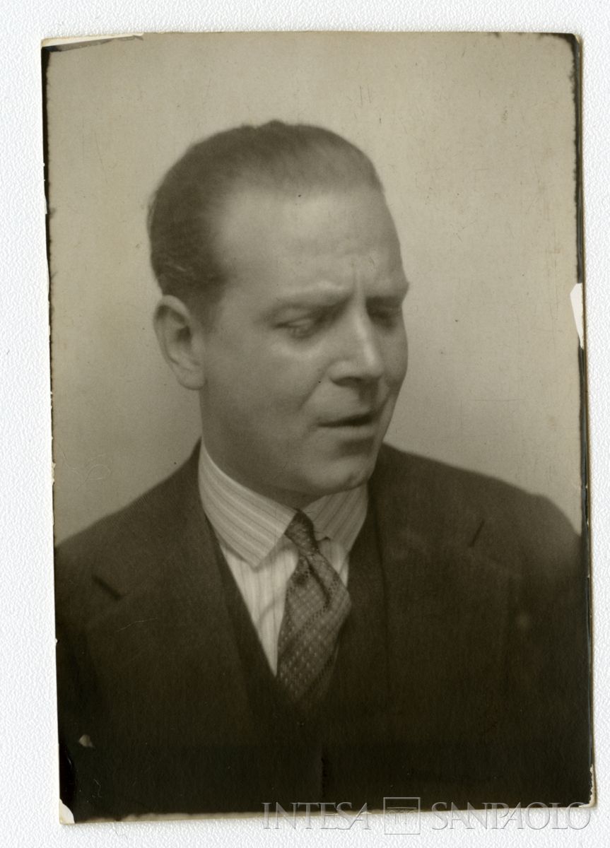 Raffaele Mattioli di tre quarti, anni Venti (fotografo sconosciuto)