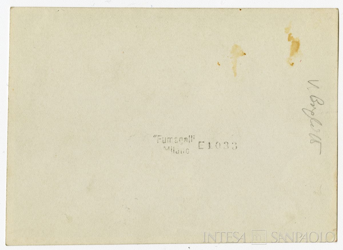 Raffaele Mattioli ritratto sul divano di casa, 1934 (fotografo Antonello Gerbi) (verso)