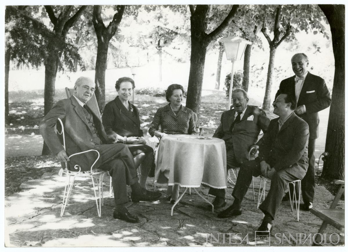 Raffaele Mattioli con sua moglie Lucia, Arrigo Paganelli con sua moglie e Mauro Ferri a Salsomaggiore, luglio 1967 (Fotocolor R. Crovini)