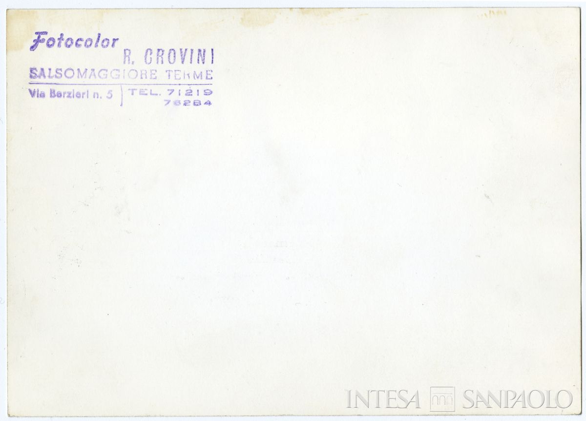 Raffaele Mattioli con sua moglie Lucia, Arrigo Paganelli con sua moglie e Mauro Ferri a Salsomaggiore, luglio 1967 (Fotocolor R. Crovini) (verso)