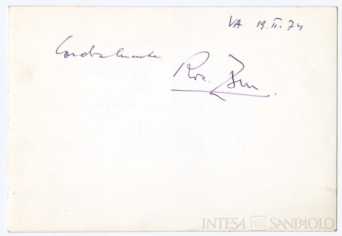 Raffaele Mattioli, capo redattore della "Rivista Bancaria", nella stanza prestata all'Associazione Bancaria Italiana dall'Università Bocconi, in via Statuto, con dedica alla famiglia Zorn, fine 1920 (fotografo sconosciuto)