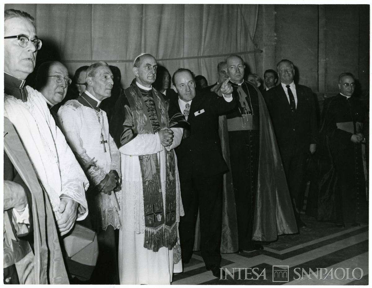 Raffaele Mattioli partecipa all'inaugurazione della Porta della Morte nella Basilica di San Pietro, Roma, 28 giugno 1964 (fotografo Bruno Del Priore)