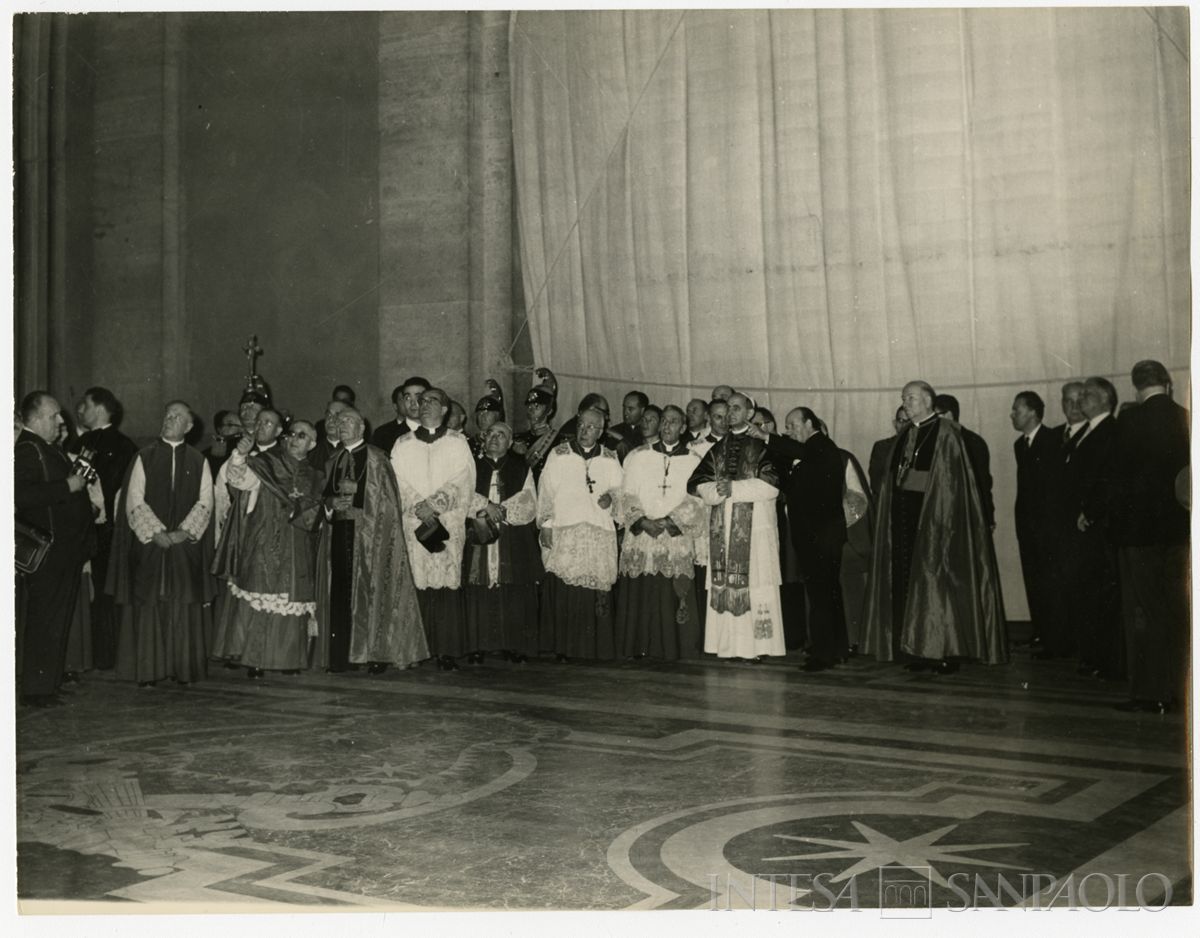 Inaugurazione della Porta della Morte nella Basilica di San Pietro, Roma, 28 giugno 1964 (fotografo Bruno Del Priore)