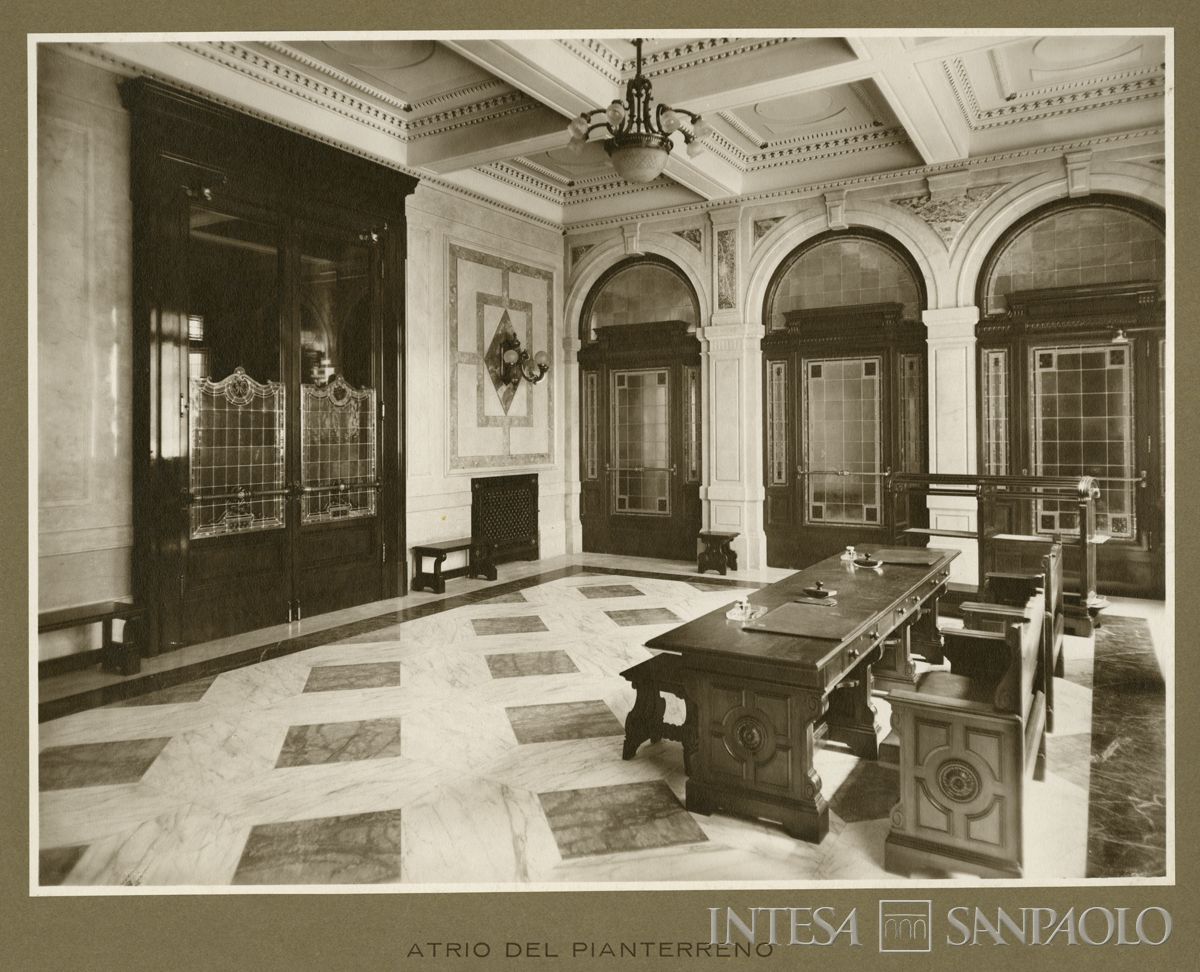 L'atrio della Direzione Centrale Comit, Milano - piazza della Scala 3 (foto Vittorio Cicala)