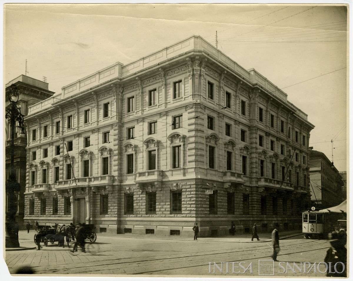 Vista d'angolo del nuovo palazzo, 1928