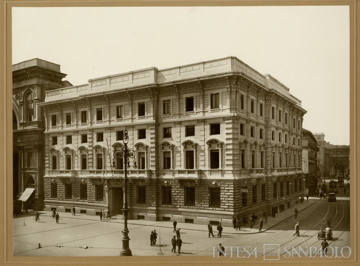 Vista d'angolo del nuovo palazzo, 1928 (foto Vittorio Cicala)