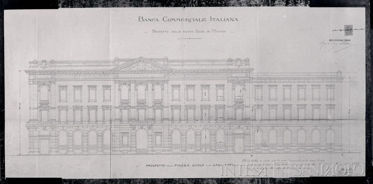 Piazza della Scala 6, prospetto del palazzo verso piazza della Scala e via Case Rotte, 1906 (fotografo sconosciuto)