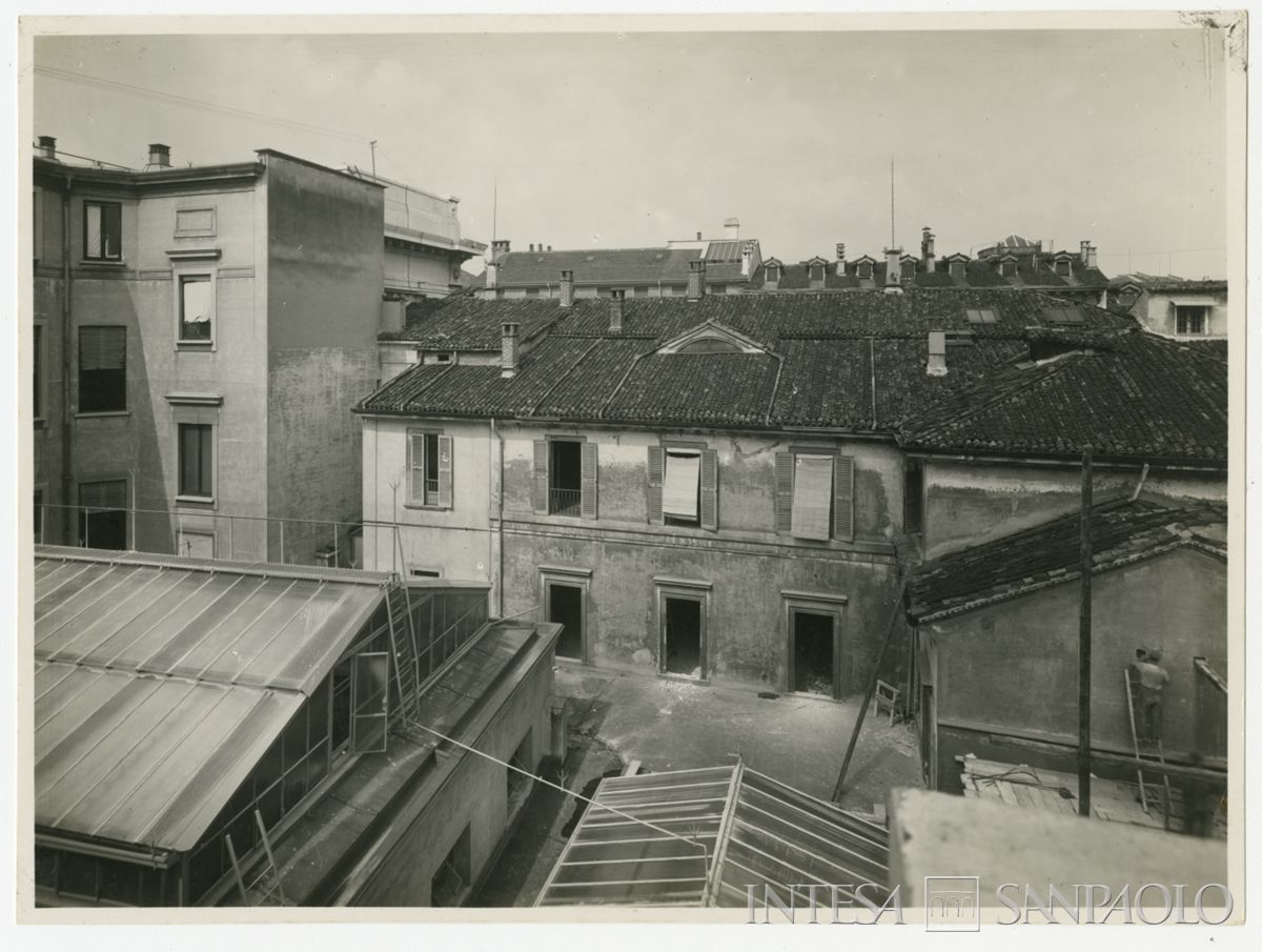 Palazzo di piazza della Scala 6 - Palazzo Brentani, facciate interne verso via Manzoni con lucernario del salone 'C', 1933-1934 (fotografo sconosciuto)