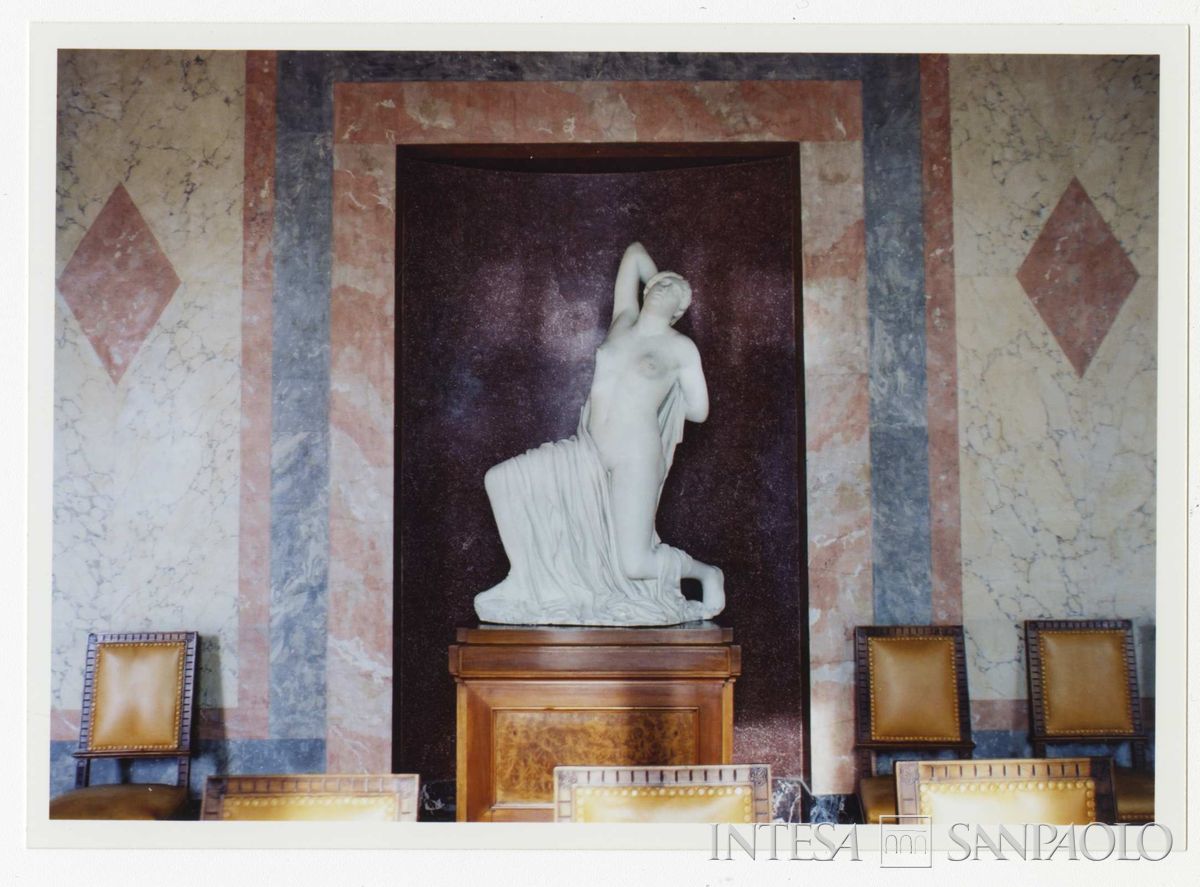 Palazzo di piazza della Scala 6, statua della Niobide, anni 1990-2000 (fotografo sconosciuto)