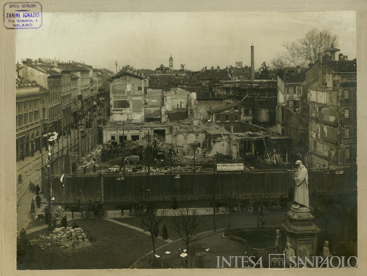 Palazzo di piazza della Scala 6, demolizione degli edifici preesistenti, fine 1905 - primi mesi del 1906 (Valtellino & C.)