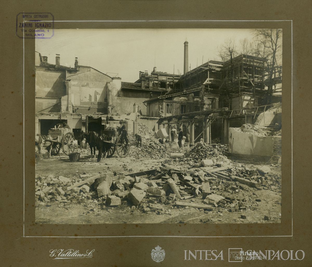 Palazzo di piazza della Scala 6, demolizione degli edifici preesistenti, fine 1905 - primi mesi del 1906 (Valtellino & C.)