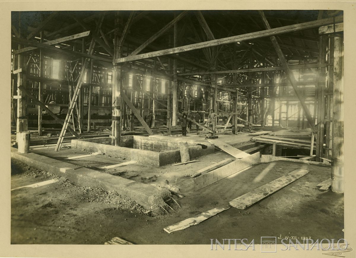 Palazzo di piazza della Scala 6, interno del palazzo in costruzione, 4 dicembre 1908 (Achille Ferrario)