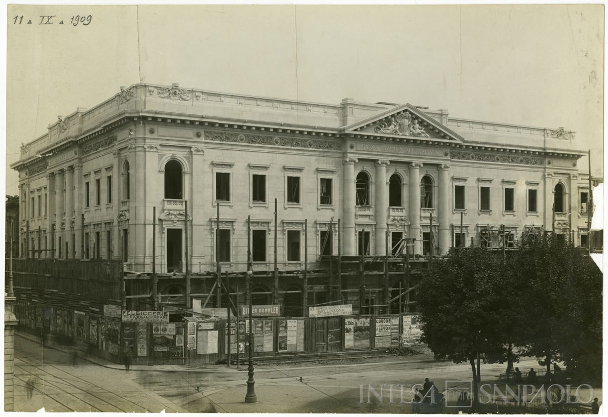 Palazzo di piazza della Scala 6, vista del palazzo in costruzione, 11 settembre 1909 (Achille Ferrario)