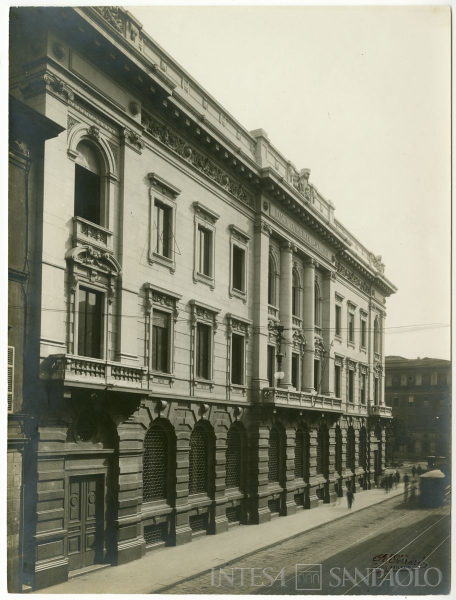 Palazzo di piazza della Scala 6, esterno su via Manzoni, 1911 (Achille Ferrario)