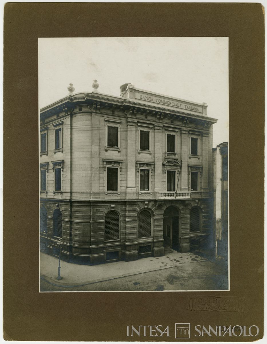 Palazzo di piazza della Scala 6, risvolto verso la Chiesa San Fedele, 1911-1912 (Gigi Bassani)