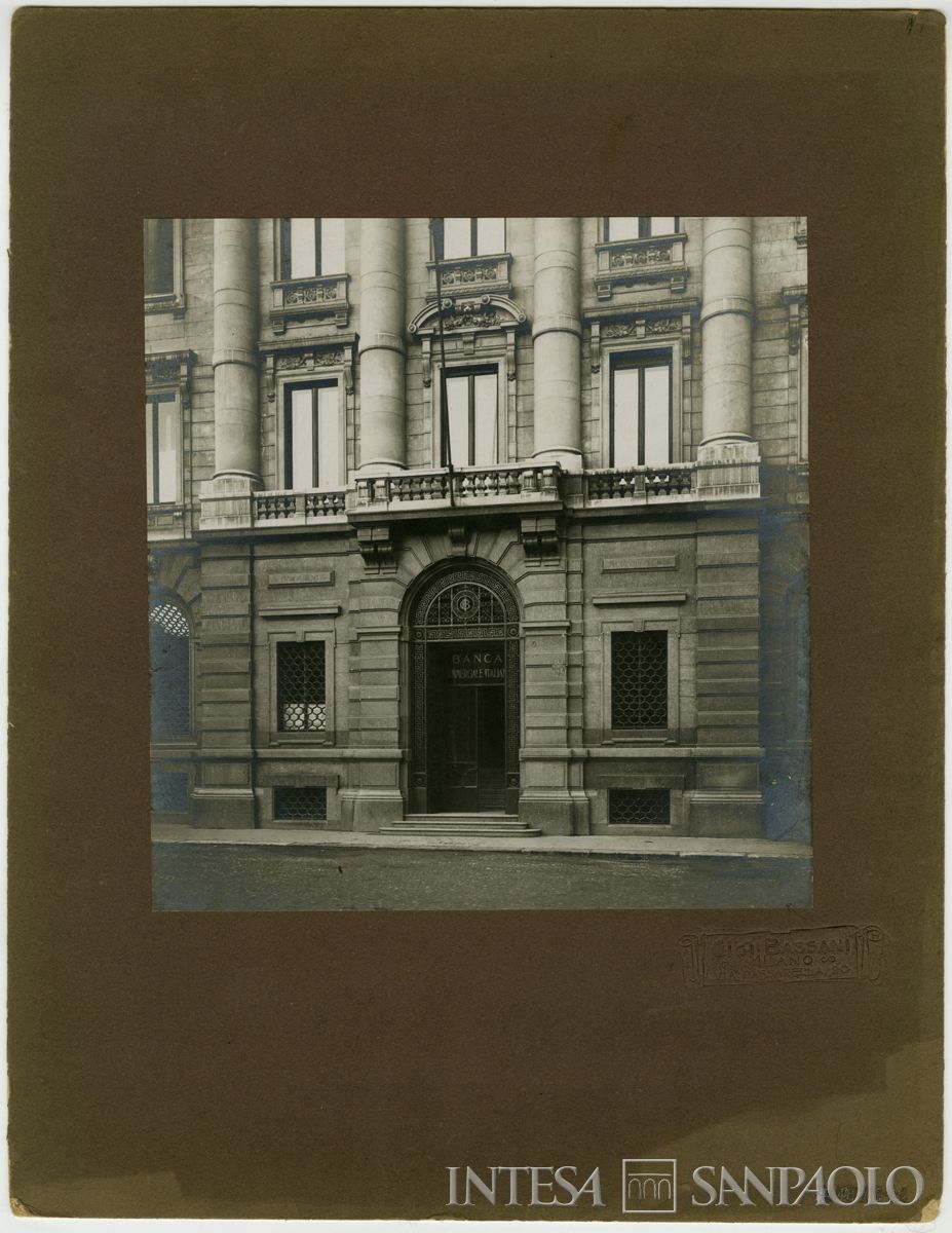 Palazzo di piazza della Scala 6, dettaglio dell'ingresso al civico 6, 1911-1912 (Gigi Bassani)
