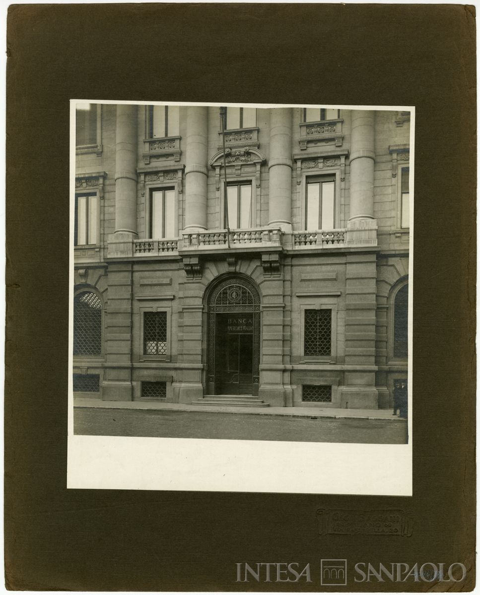 Palazzo di piazza della Scala 6, dettaglio dell'ingresso al civico 6, 1911-1912 (Gigi Bassani)