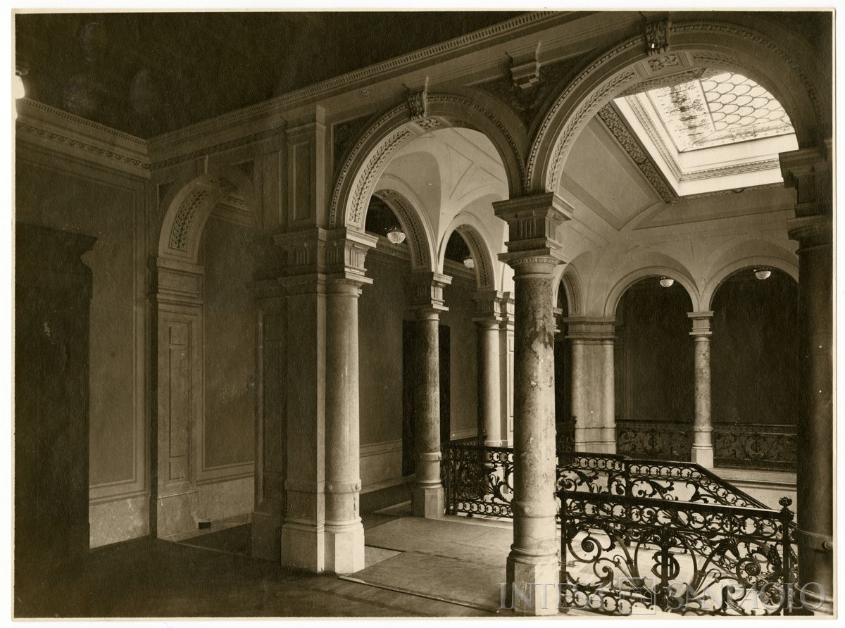 Palazzo di piazza della Scala 6, loggiato al primo piano al termine dello scalone d'onore, 1911-1912 (Gigi Bassani)