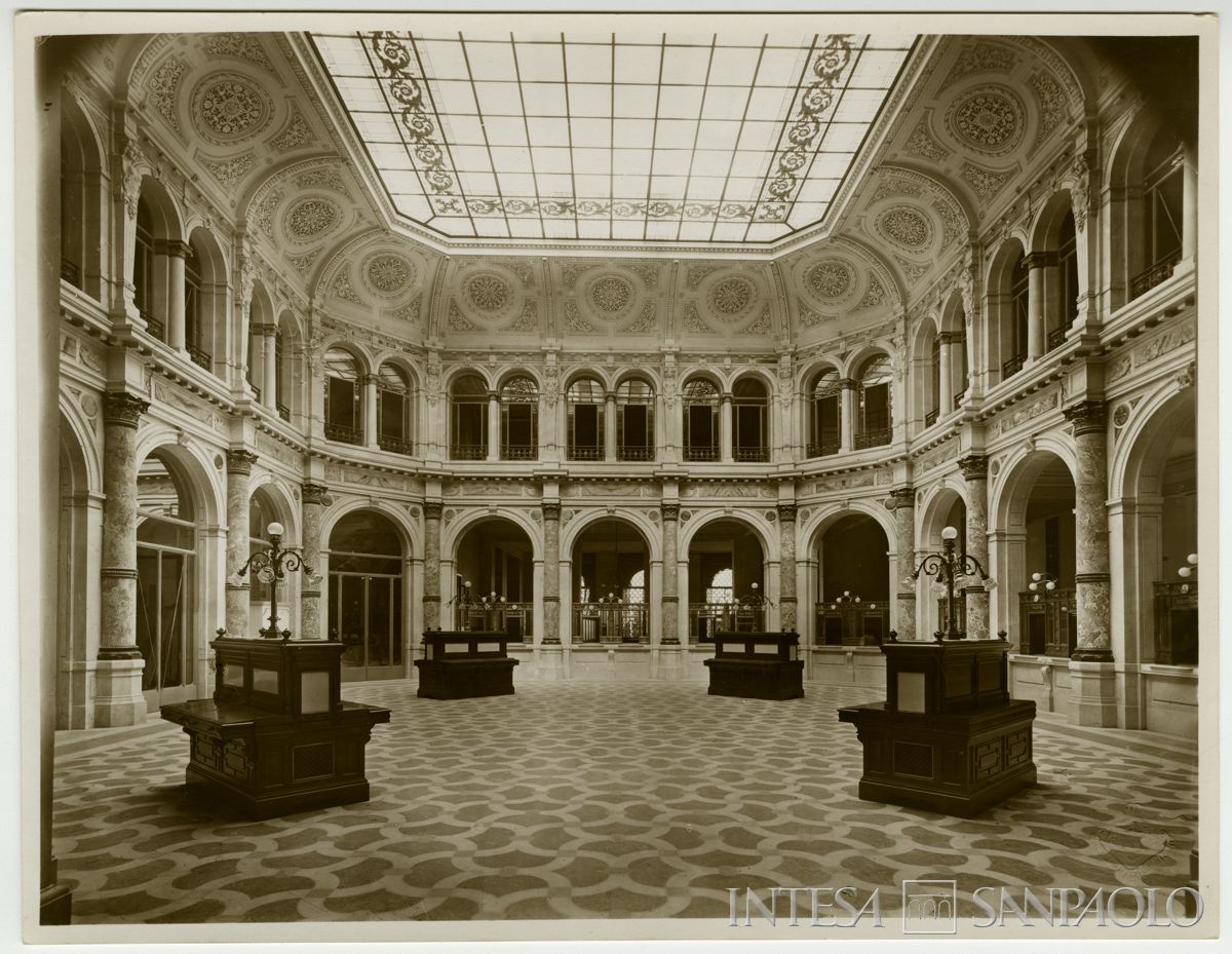 Palazzo di piazza della Scala 6, salone A, fine 1911 (Luca Comerio)