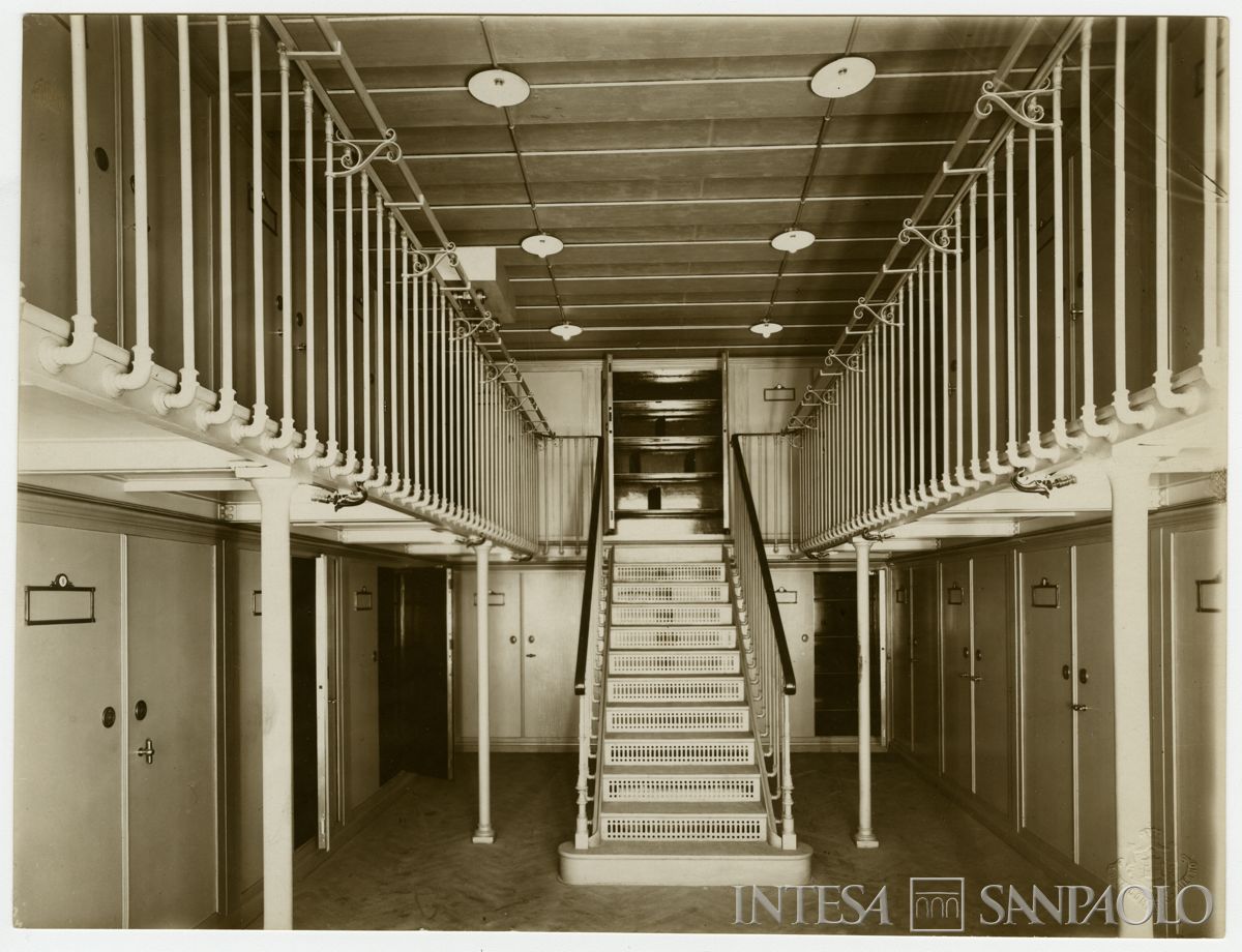 Palazzo di piazza della Scala 6, caveau 'Dossier', fine 1911 (Luca Comerio)