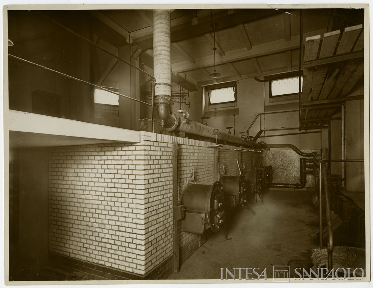 Palazzo di piazza della Scala 6, caldaie Cornovaglia, fine 1911 (Luca Comerio)