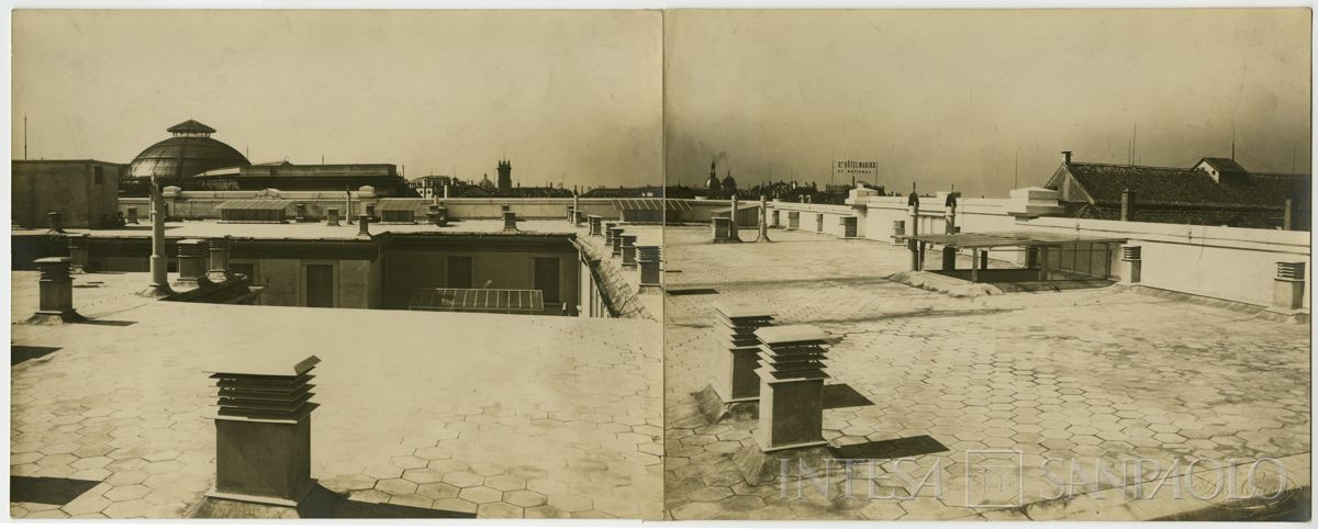 Palazzo di piazza della Scala 6, bocche di ventilazione sui tetti del palazzo, fine 1911 (Luca Comerio)