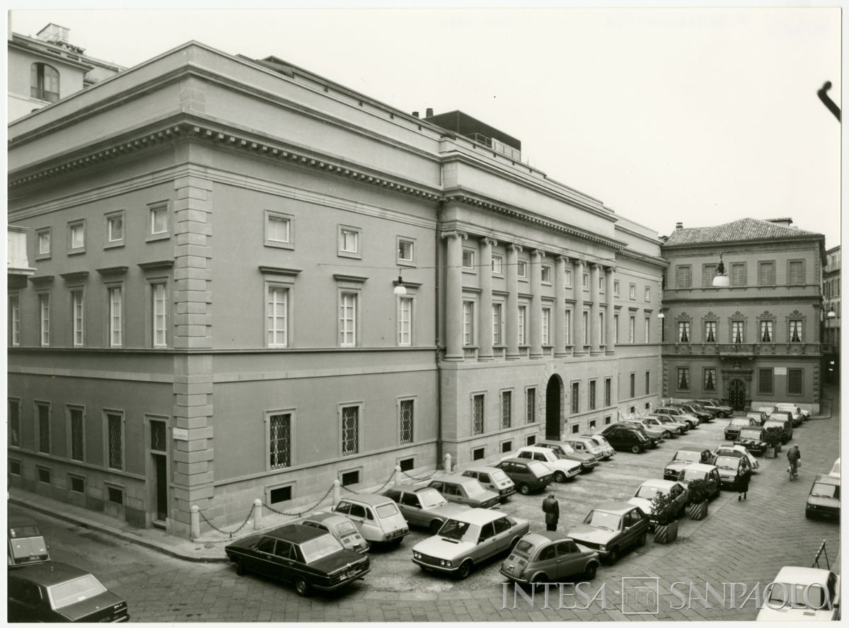 Palazzo Besana, esterno, anni 1980 (I Fotografi Ceriani)