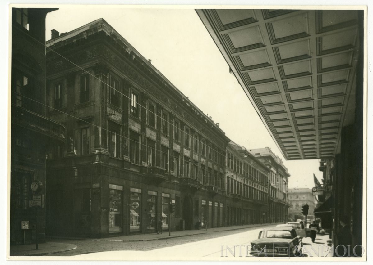 Scorcio da via Manzoni verso piazza della Scala, 1960-1970 (fotografo sconosciuto)