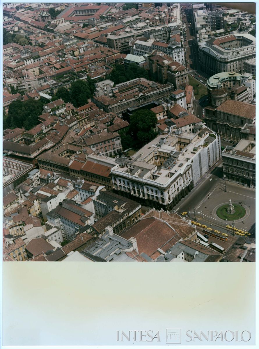 Fotografia aerea dei palazzi di direzione della Comit, 1982 (foto di Mario La Porta)