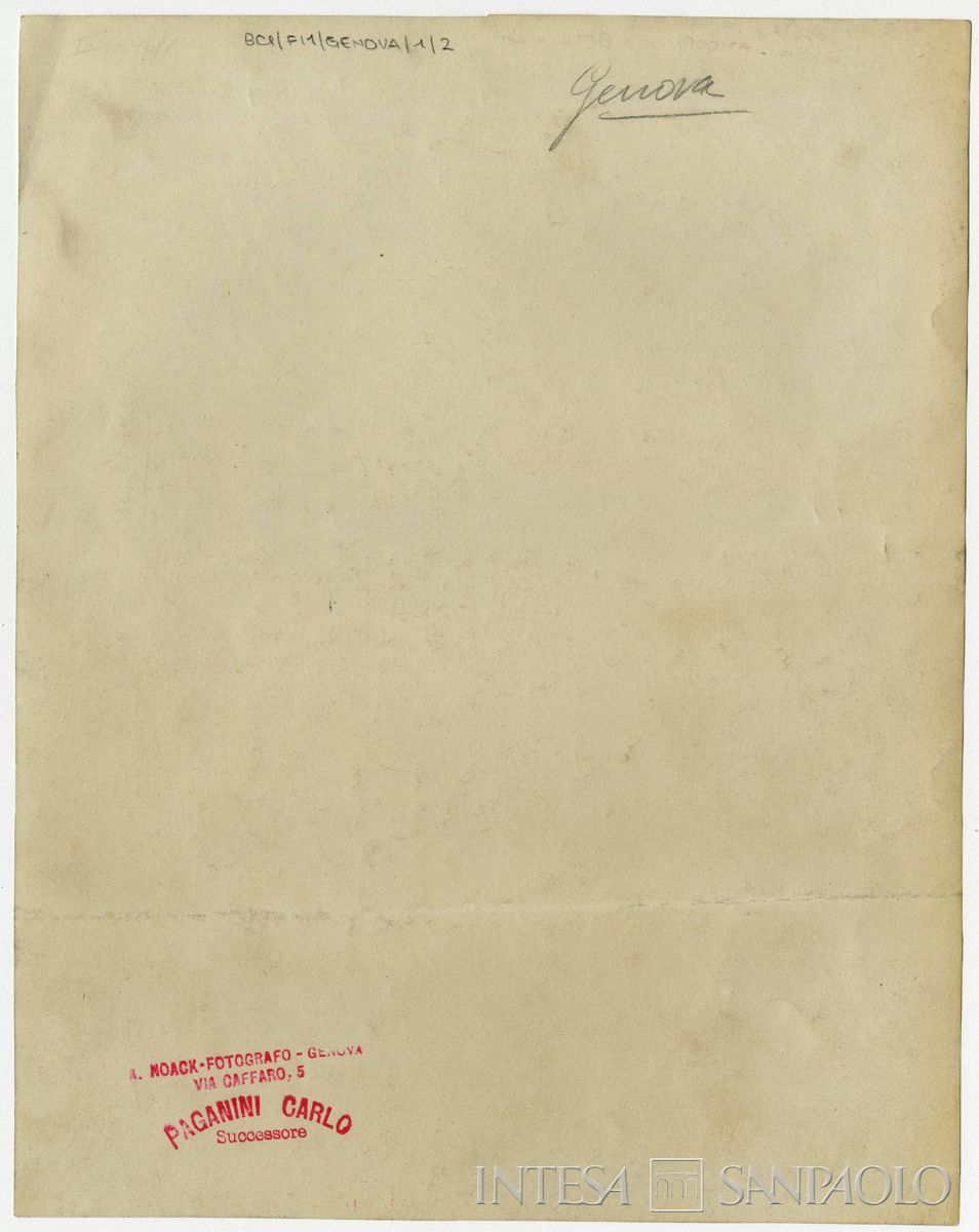 BCI, Genova: esterno del palazzo di via Carlo Felice angolo via Roma prima dell'apertura della sede BCI, all'epoca utilizzato dai grandi magazzini dei F.lli Bocconi "Alle città d'Italia", post 1880 - ante 1895 (foto di Alfred Noack, ristampa successiva di Carlo Paganini successore di Noak) - verso