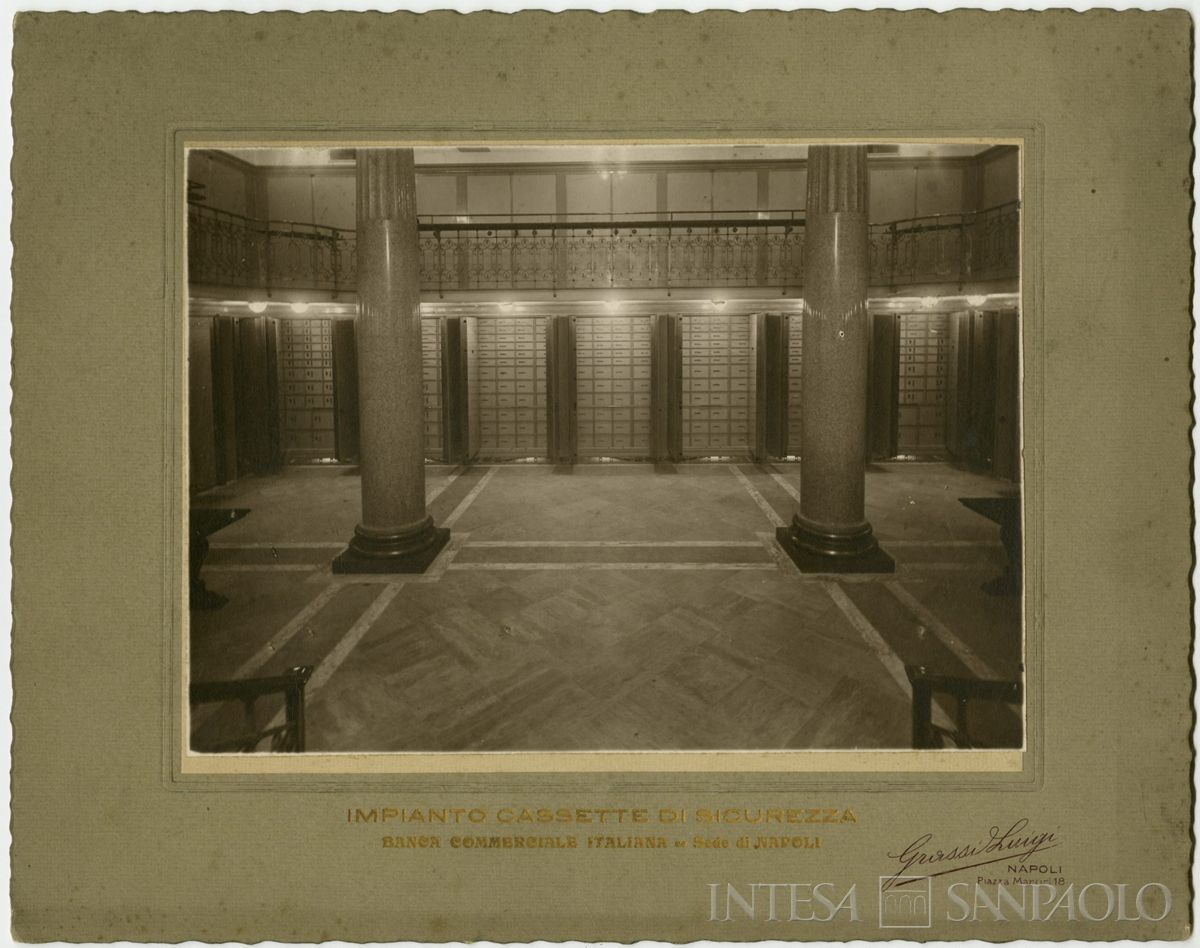 BCI, Napoli: sede di Palazzo Zevallos Stigliano, Via Roma 185, seconda metà anni Venti (foto Luigi Grassi)