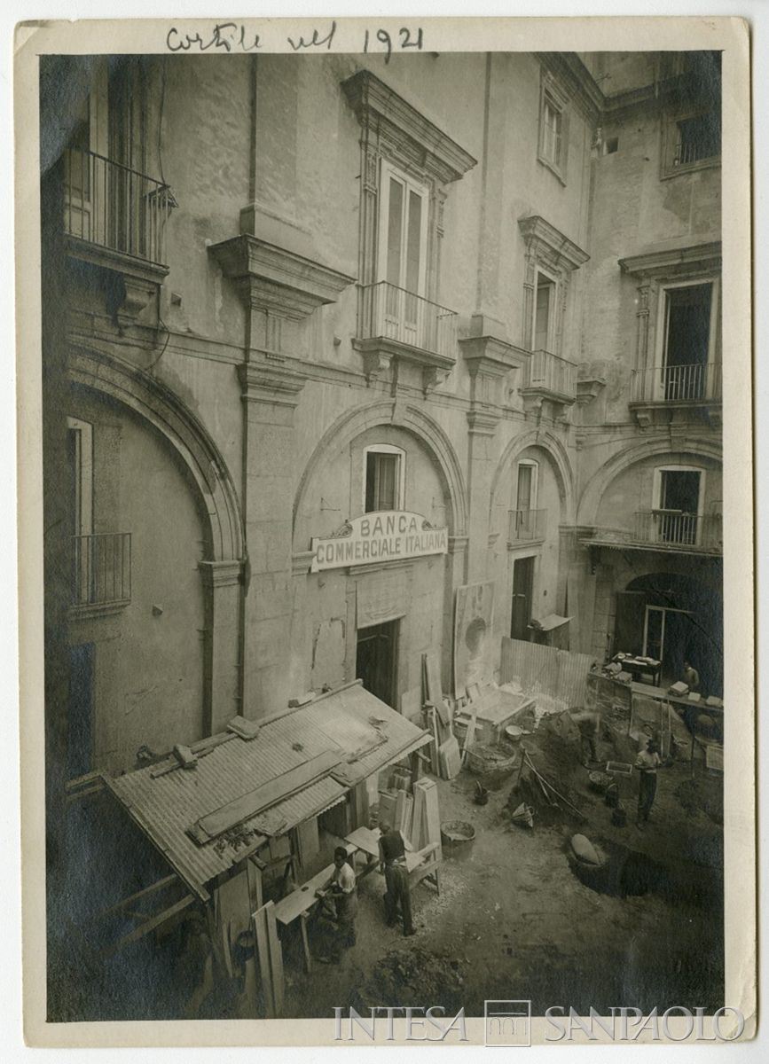 BCI, Napoli: sede di Palazzo Zevallos Stigliano, Via Roma 185, 1921-1923 (fotografo sconosciuto)