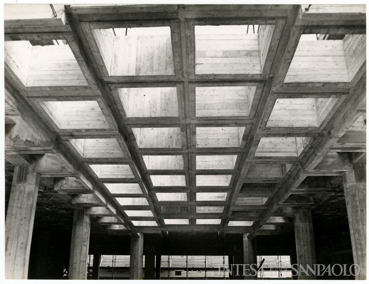 BCI, Palermo: sede di via Mariano Stabile 150/152 in costruzione. Dettaglio della struttura in cemento per il velario del salone del pubblico, 5 giugno 1963 (Studio Fotografico Scafidi)