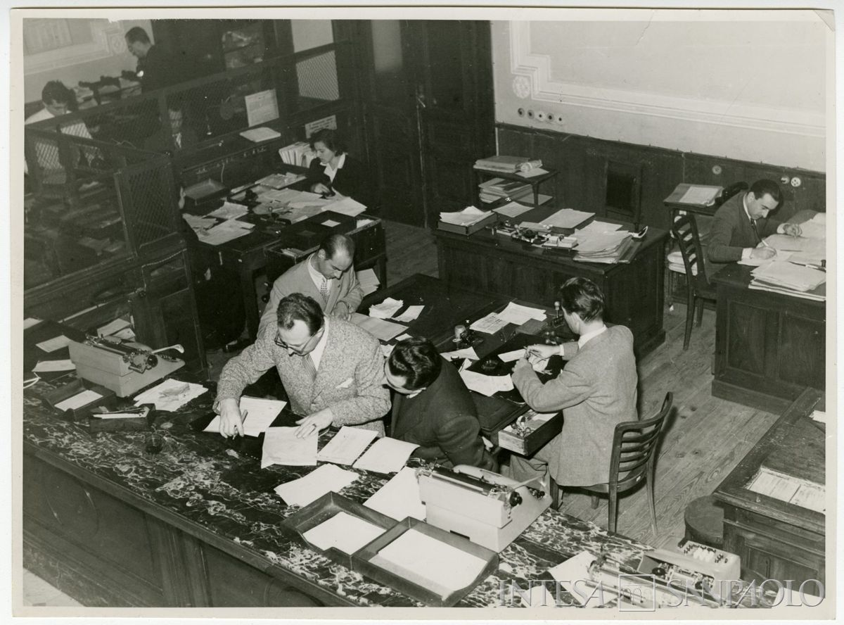 BCI, Sanremo: succursale di Via Matteotti angolo via Escoffier 1, 16 ottobre 1951 (Foto Martini)