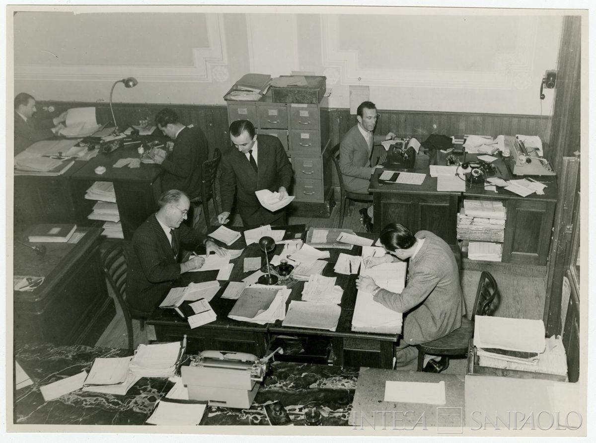 BCI, Sanremo: succursale di Via Matteotti angolo via Escoffier 1, 16 ottobre 1951 (Foto Martini)