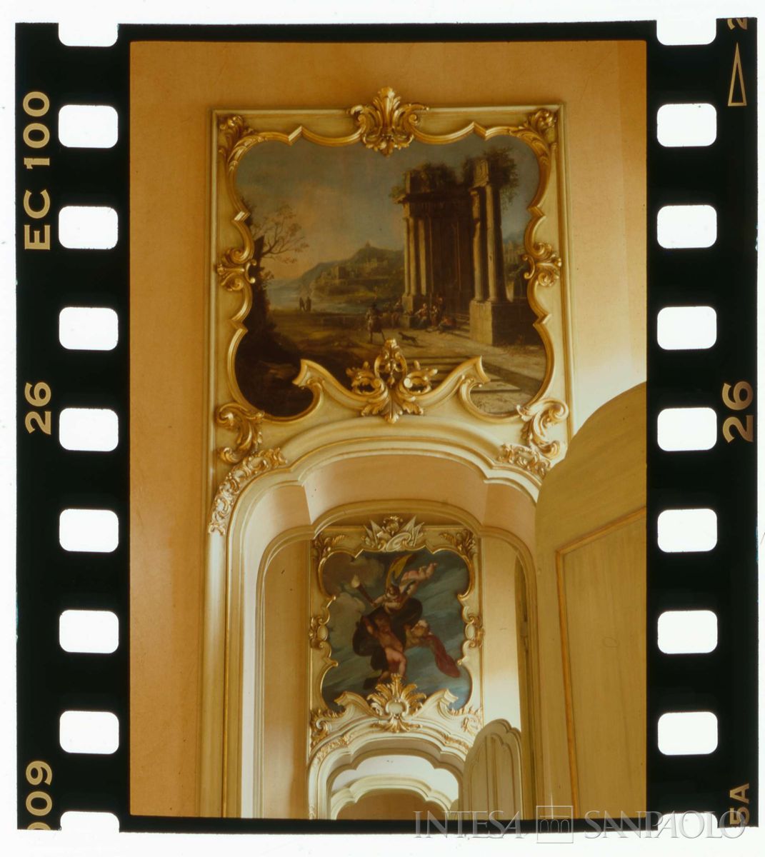 BCI, Torino, Palazzo Pallavicini Mossi, via Santa Teresa 9-11: particolare dei sovraporta, anni 1990 (foto di Roberto Grosso)